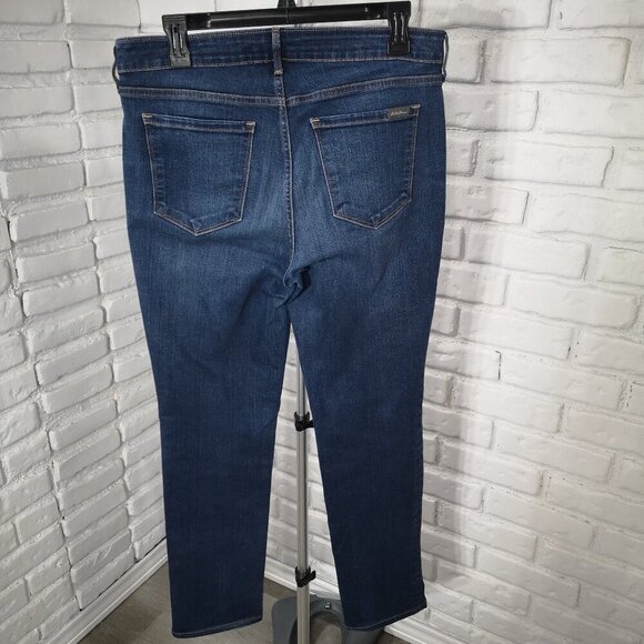 Eddie Bauer Ladies Size 8 Slightly Curvy Straight Legs Medium Wash Jeans - Picture 2 of 15